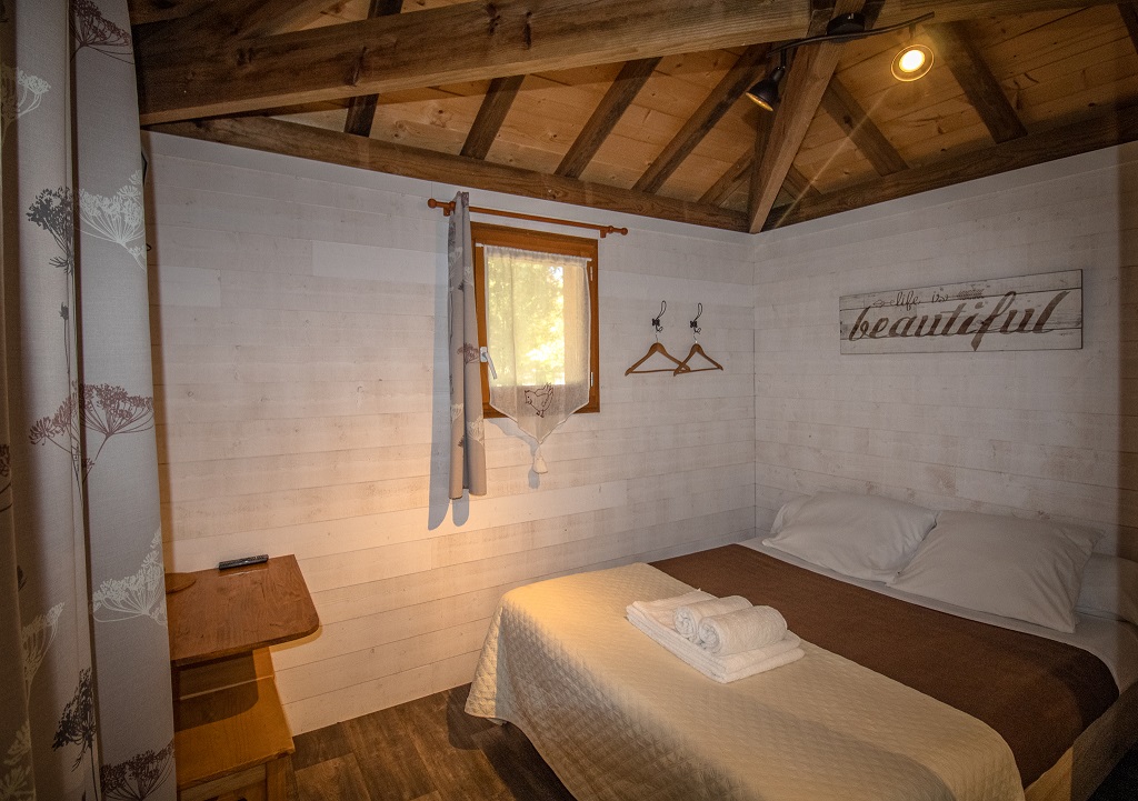 camping Landes Azurcabane pilotis hebergement insolite avec poulailler