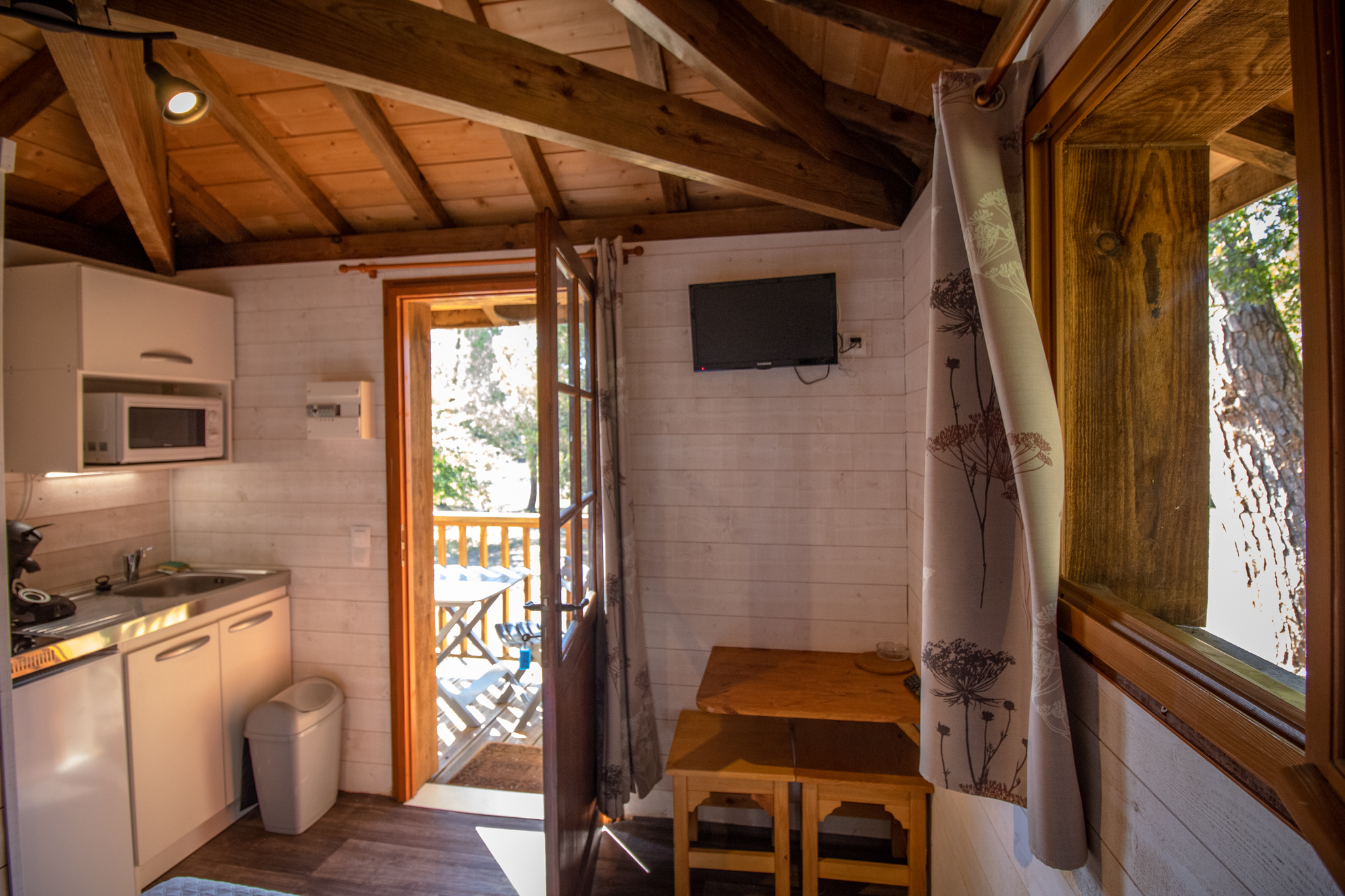 camping Landes Azurcabane pilotis hebergement insolite avec poulailler