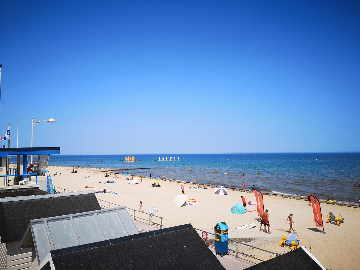 Nathalie PAPOUINCABINES-PLAGE-ETE-LUC-SUR-MER-CREDIT-NATHALIE-PAPOUIN