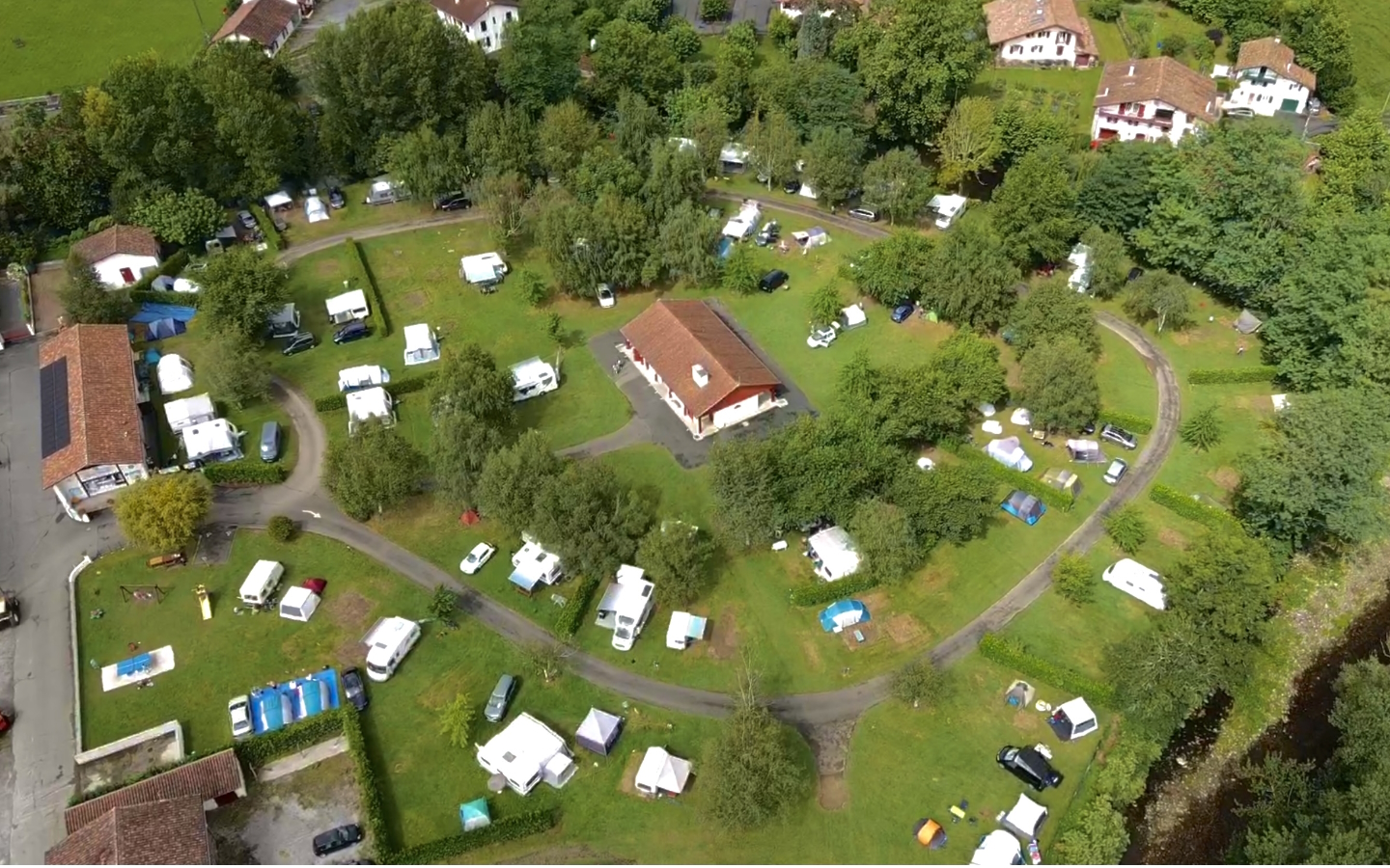 ©MairieCamping-irouleguy-municipal-vue-aerienne-st etienne de baigorry©otgb