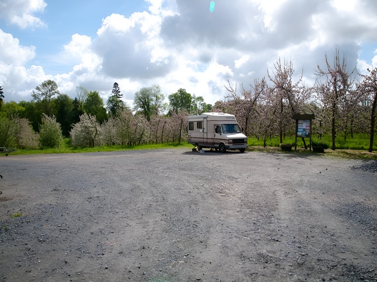 Camping-car-bruyeres-carre-moyaux-calvados-normandie-02-568x377Camping-car-bruyeres-carre-moyaux-calvados-normandie-02-568x377