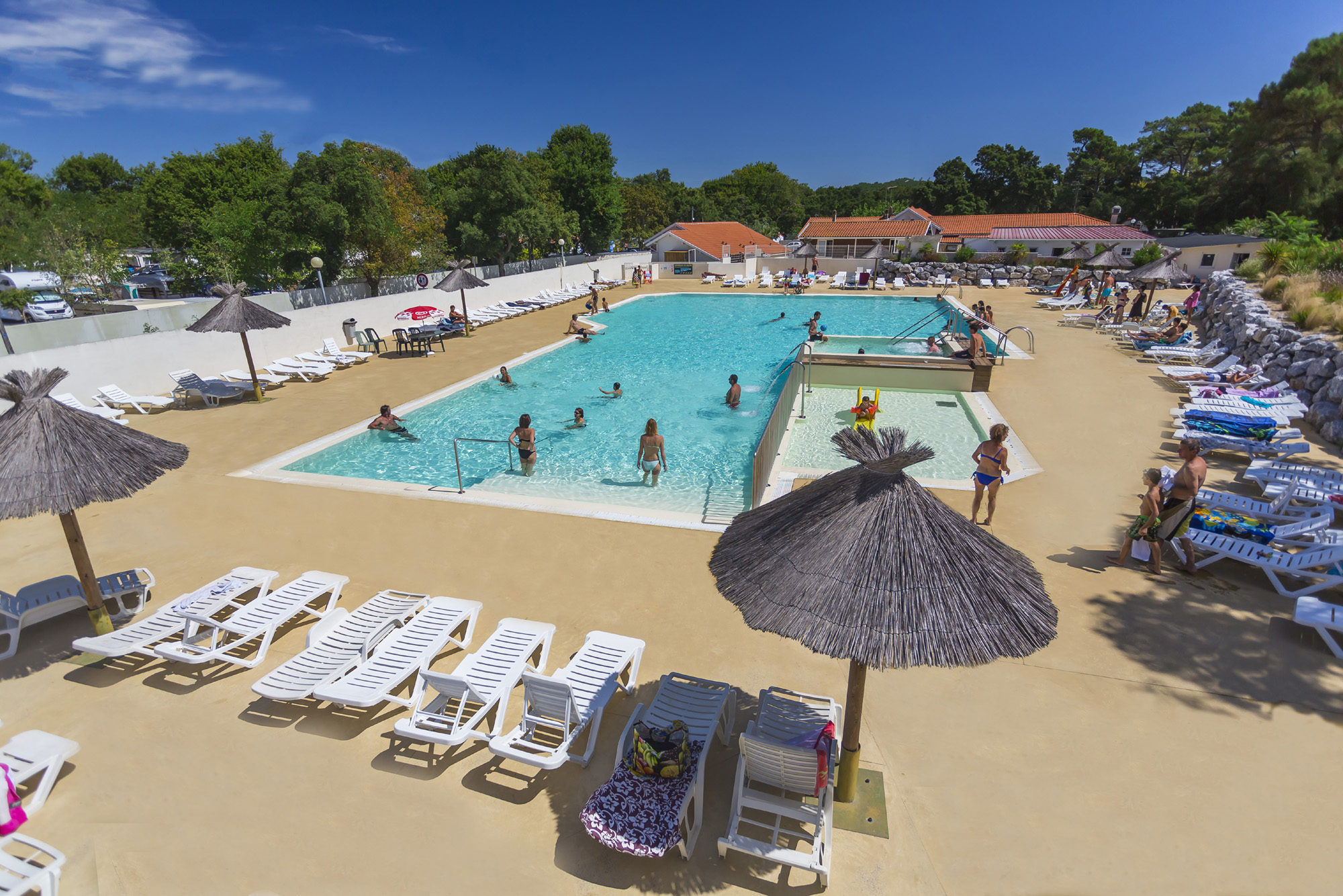 Camping-la-Pointe-CapbretonCamping-la-Pointe-Capbreton-Landes-atlantique-sud-la-pointe-piscine