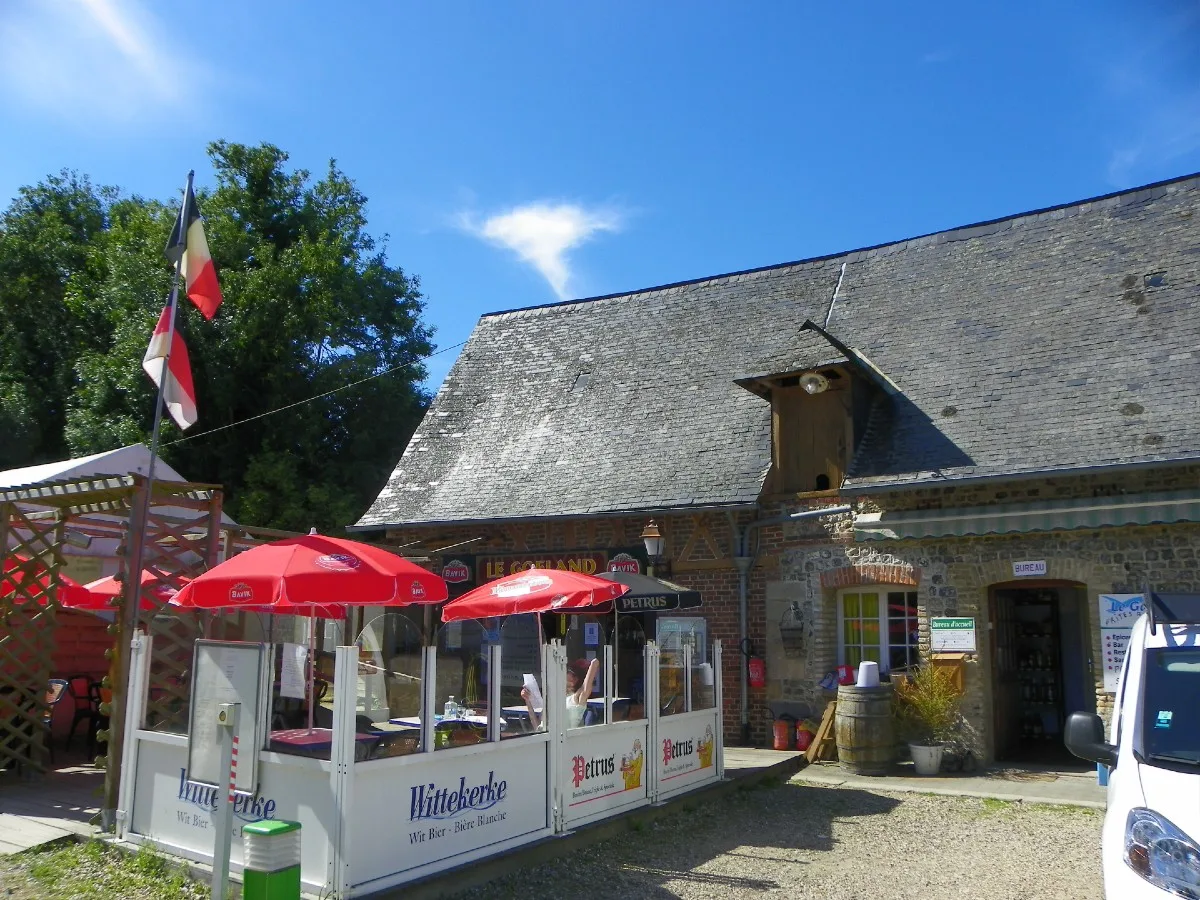 Aire de stationnement et de service du Camping Les Pommiers