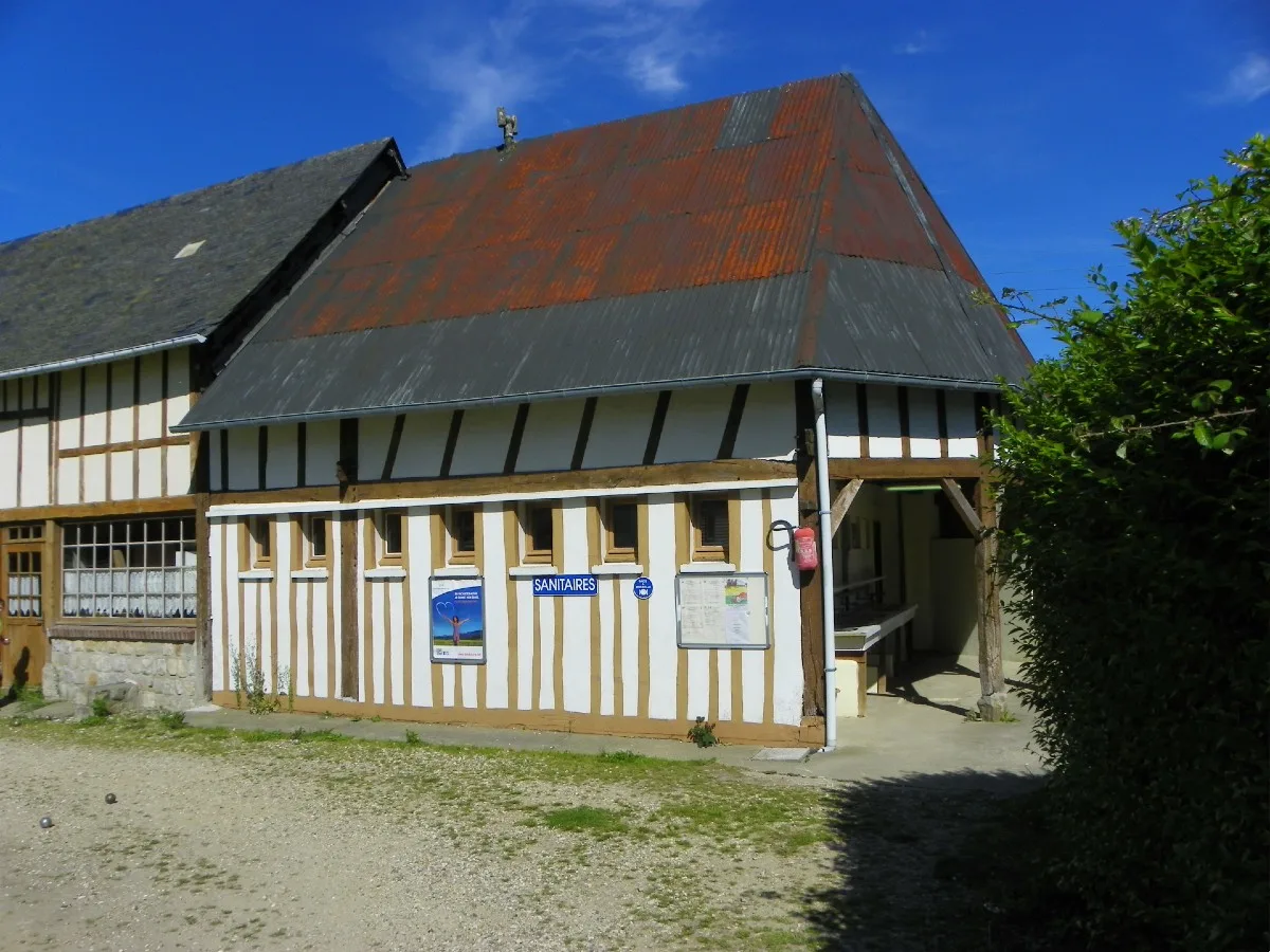 Aire de stationnement et de service du Camping Les Pommiers