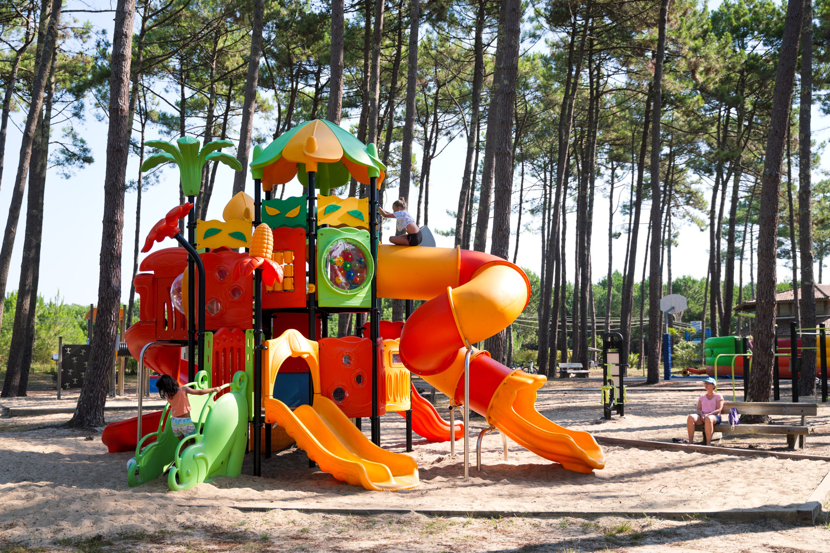 Ciela Villagecamping-saint girons-air de jeux-eurosol-ciela-village 2