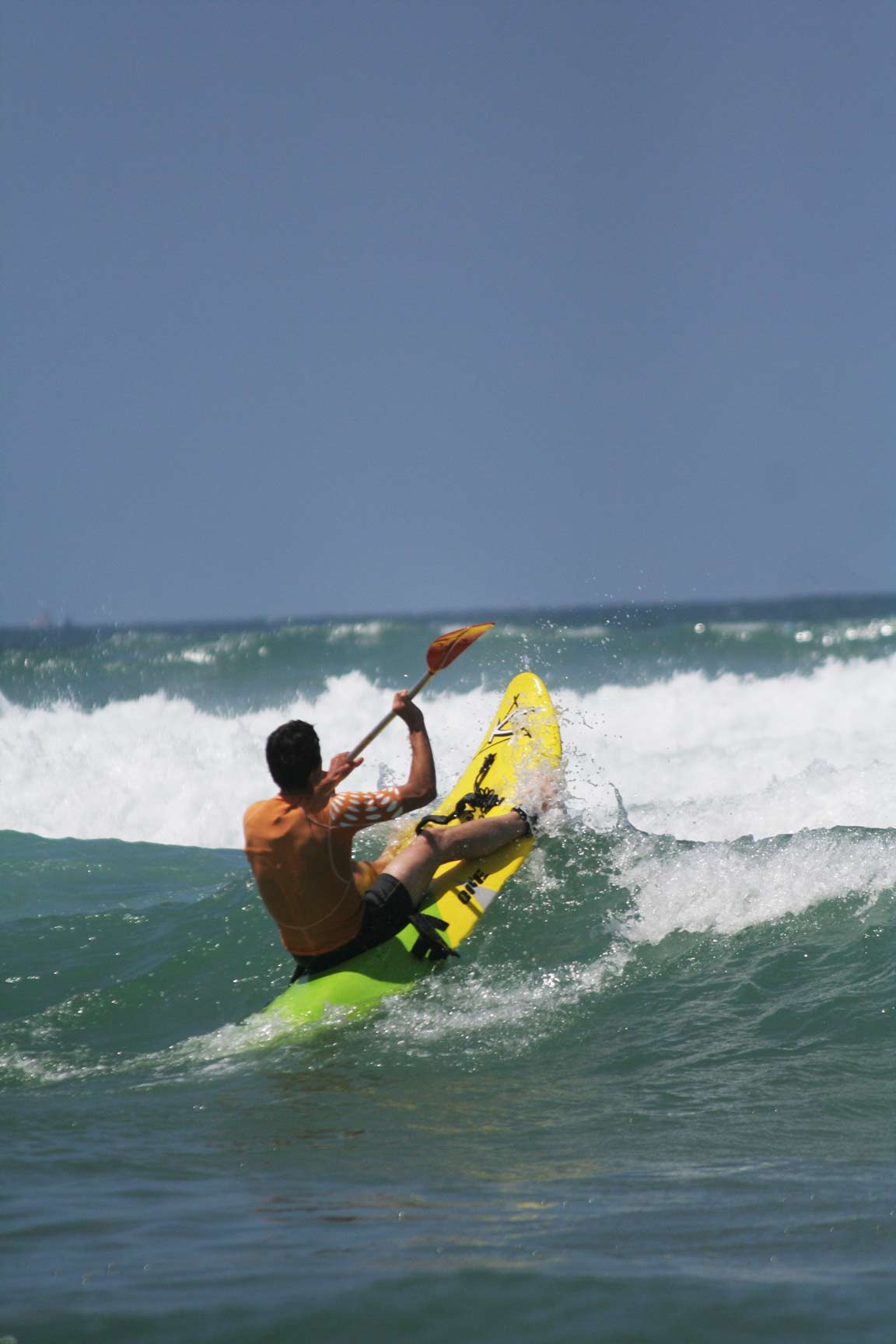 BayardCanoe surfing