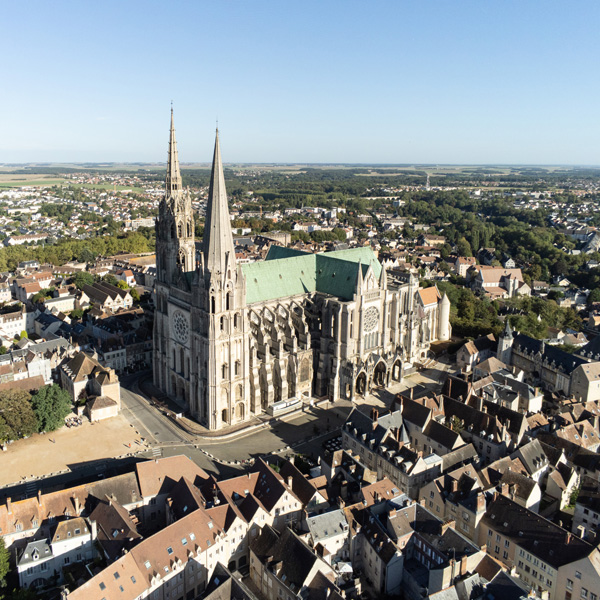 C. AnaniguianCathédrale et Trésor de Chartres, vue aérienne © Cyril Ananiguian – CMN, Paris