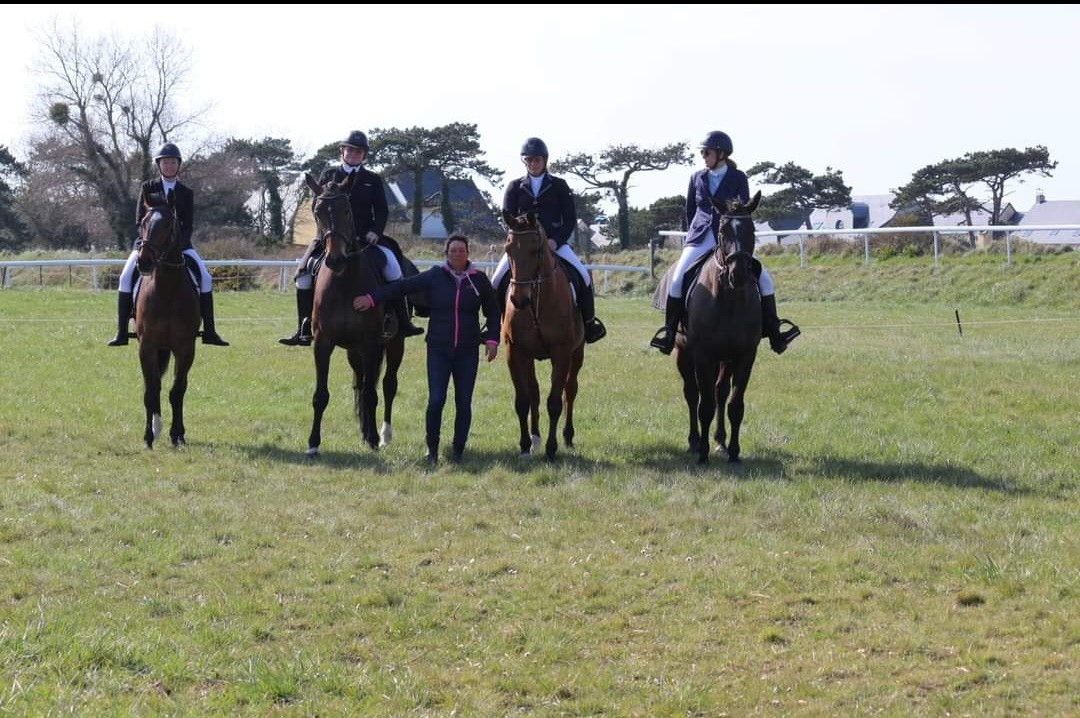PROPRIETAIRECENTRE EQUESTRE VAL DE SAIRE - REVILLE - 17
