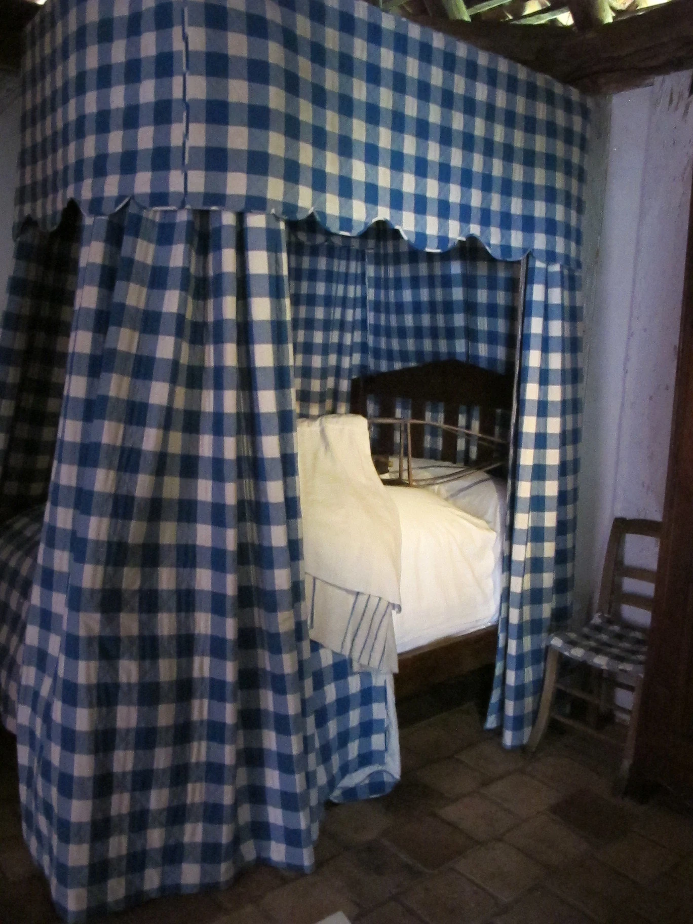 Chambre dans la maison du Brassier - Écomusée du Marquèze 02.jpg