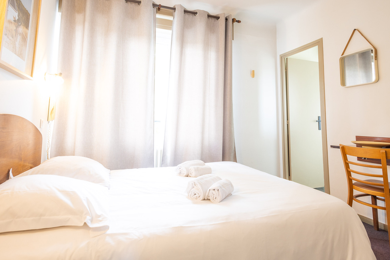 Hôtel & Bistrot FineHôtel & Bistrot Fine - chambre-double-fenêtre