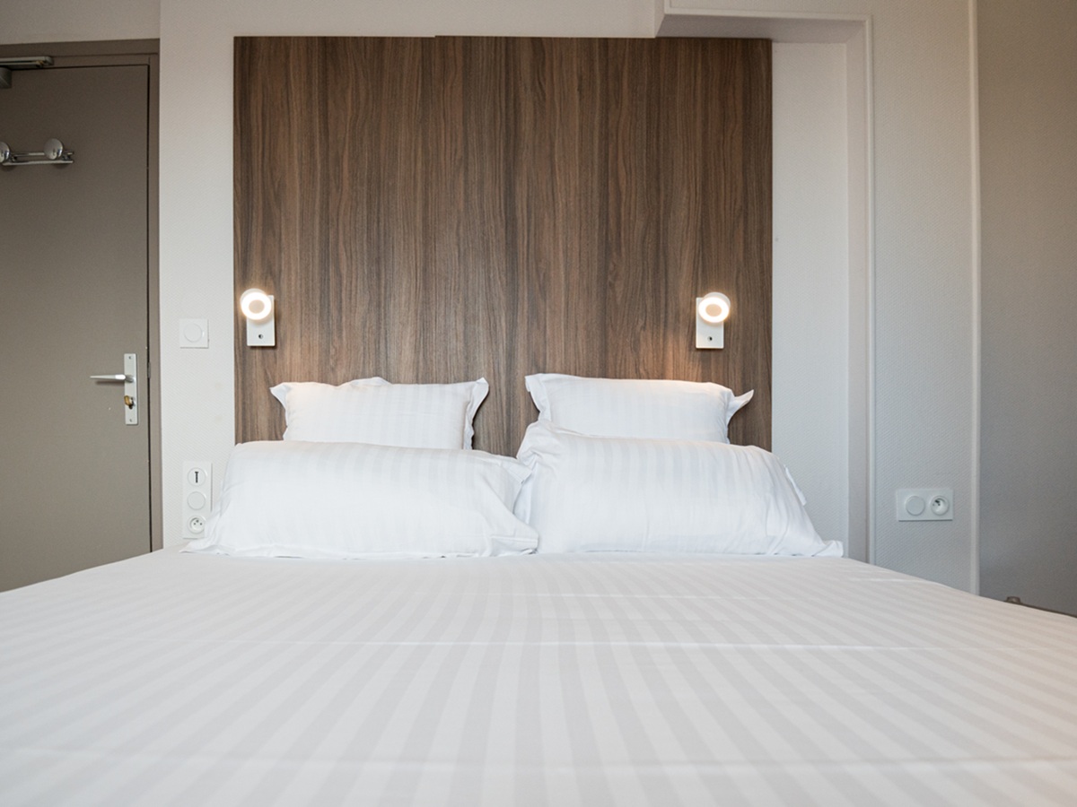 @UNWABU VISUAL MEDIA - Marc ChazelleCHAMBRE2-8-confort-Hotel le saint-aubin