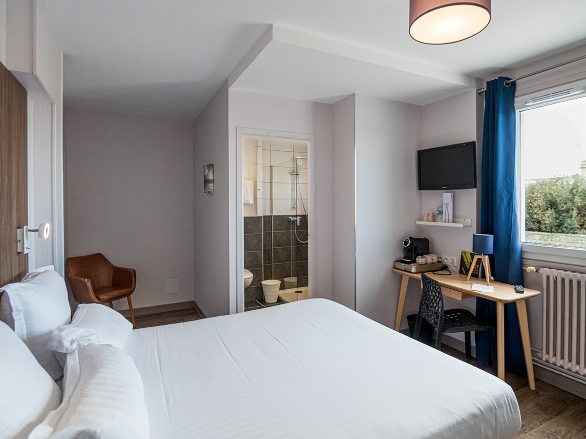 @UNWABU VISUAL MEDIA - Marc ChazelleCHAMBRE2-confortvillage-Hotel le saint-aubin