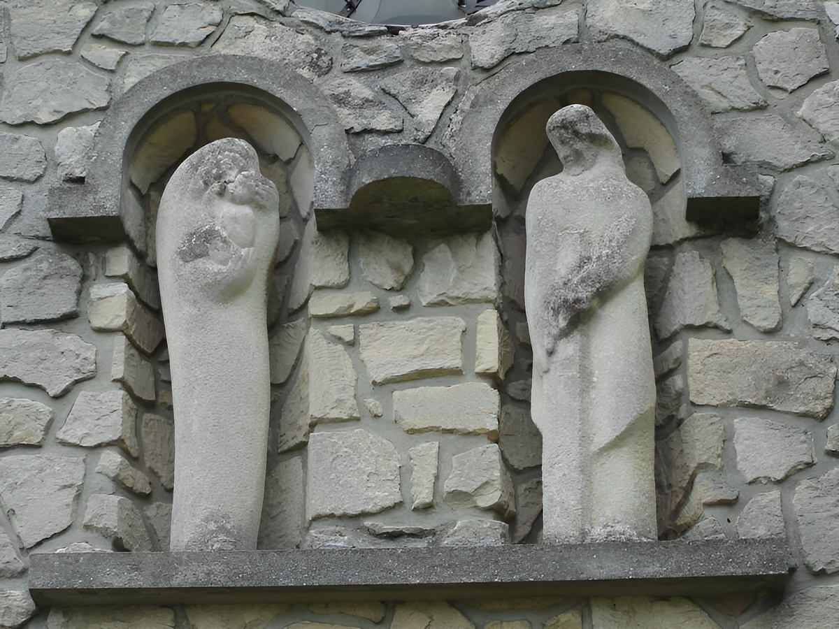 V.HublinChapelle-Christ-Roi-detail-facade