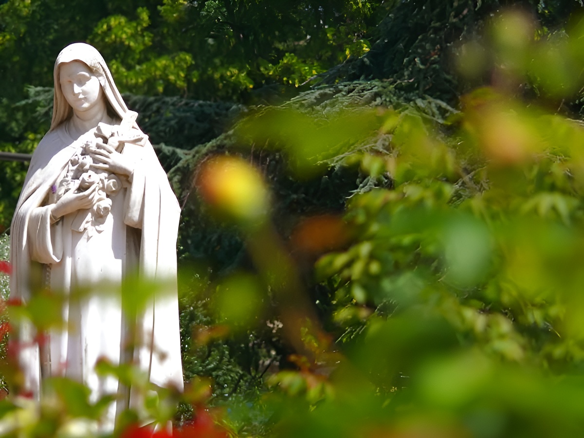Calvados TourismeChapelle du carmel, statue - Lisieux