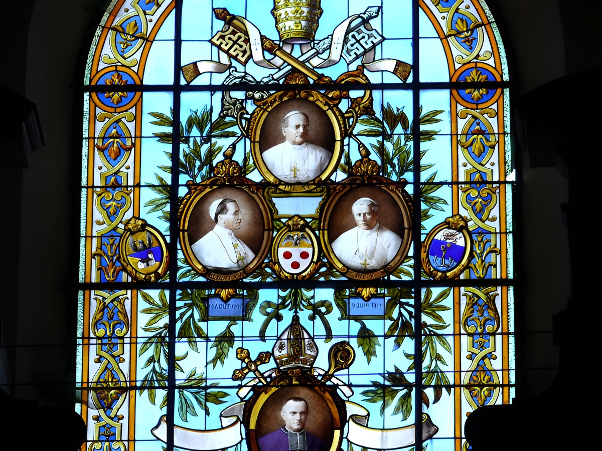 Calvados TourismeChapelle du Carmel, vitrail - Lisieux