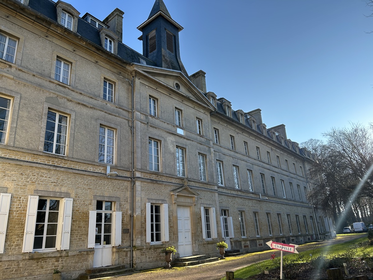 Orane Trinitéchapelle-lalique-entree-exterieur-douvres