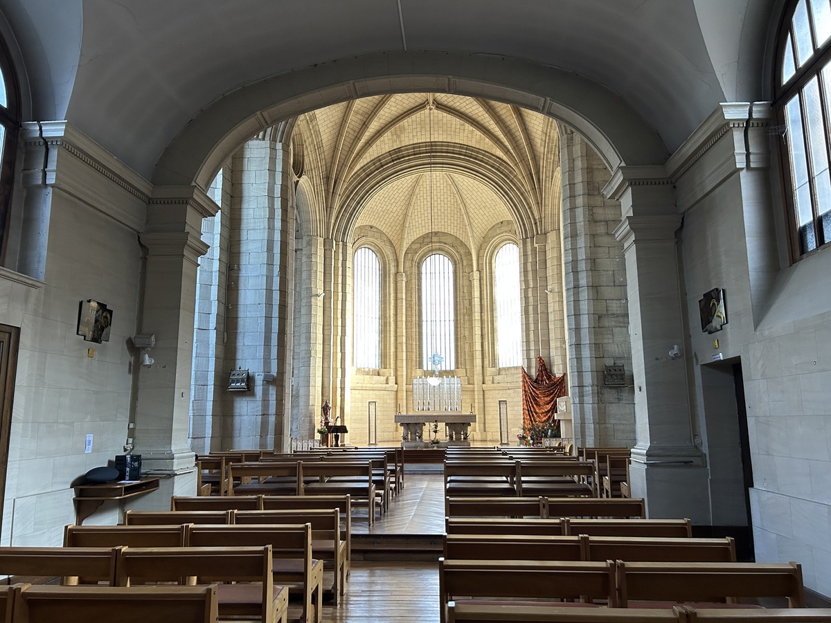 Orane Trinitéchapelle-lalique-interieur-vue-grand-angle-douvres
