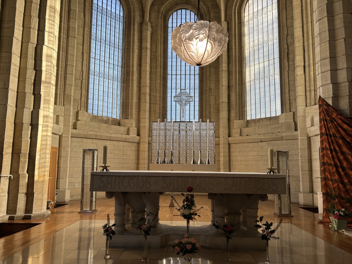 Orane Trinitéchapelle-lalique-lumieres-verrieres-douvres