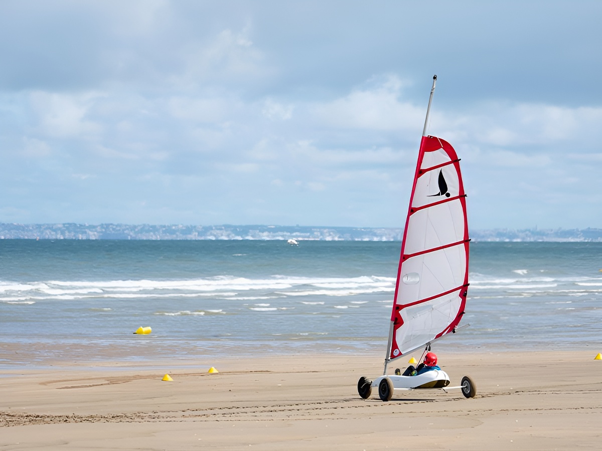 Lucile LoiselChar à voile sur la plage de Villers-sur-Mer