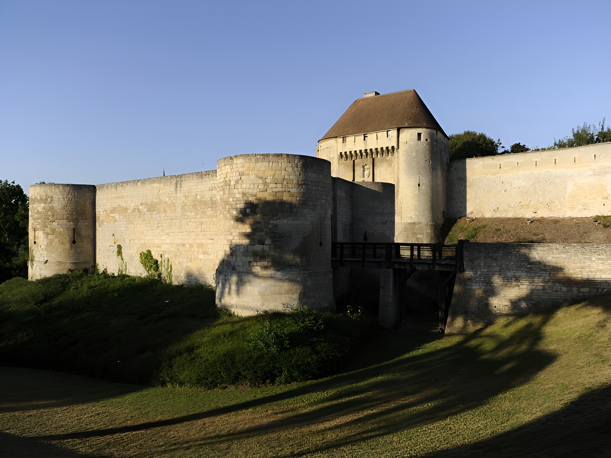 S. MauriceChâteau de Caen, vue sur les remparts