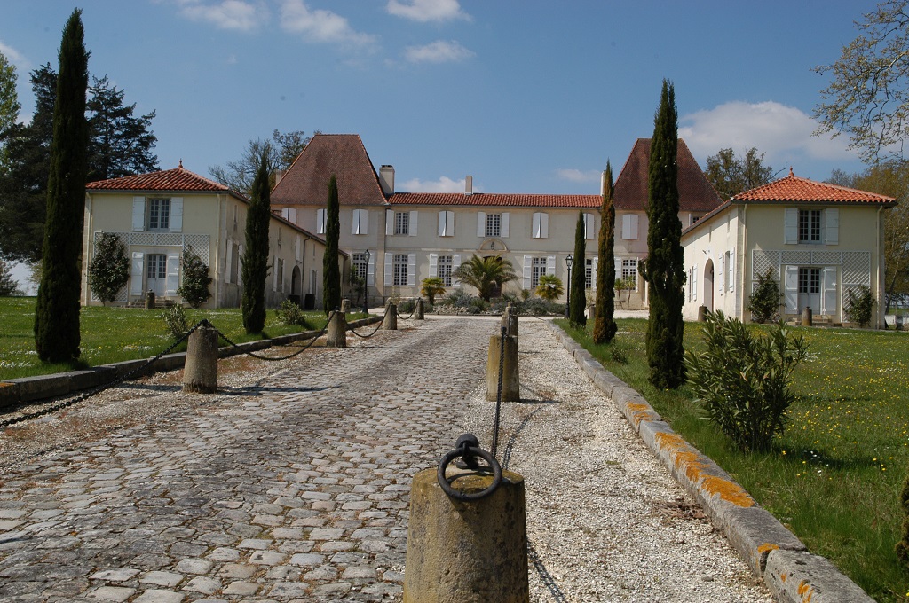 Office de Tourisme Terres de ChalosseChâteau de Caupenne - l'allée