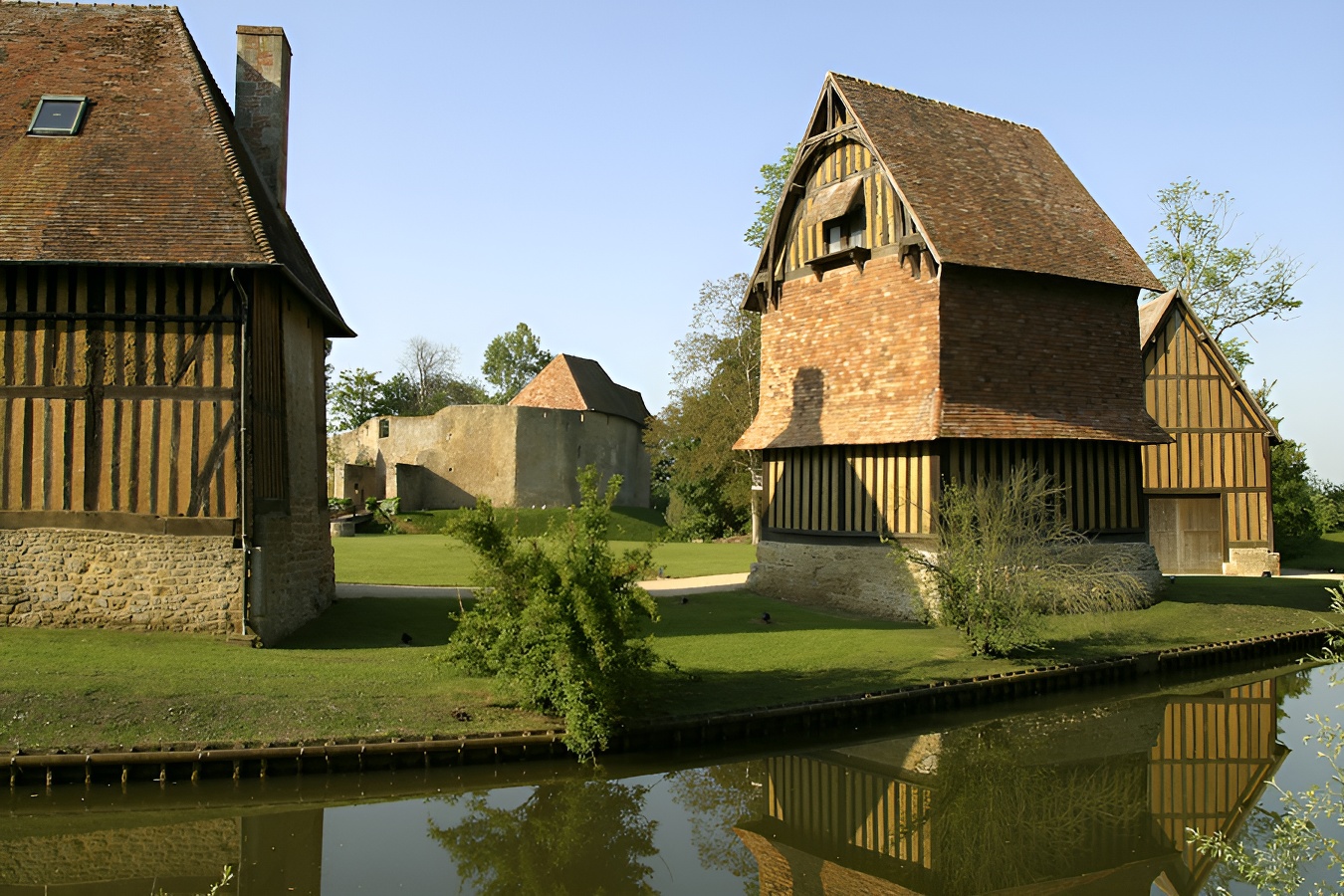 Alain BaudryChâteau de Crèvecoeur_basse-cour ©Alain Baudry