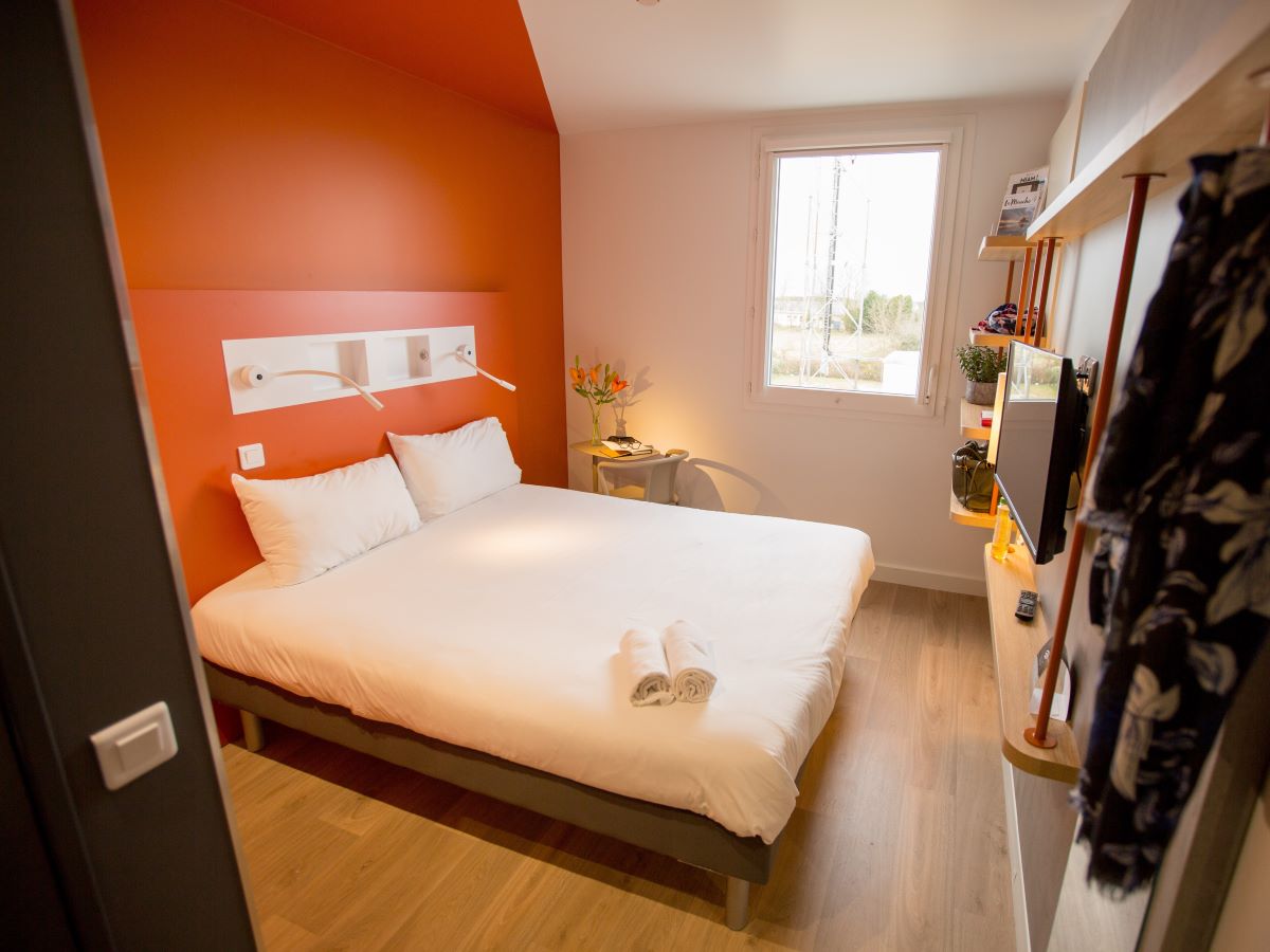 ALMODOVARcherbourg-hôtel-ibis-budget-02