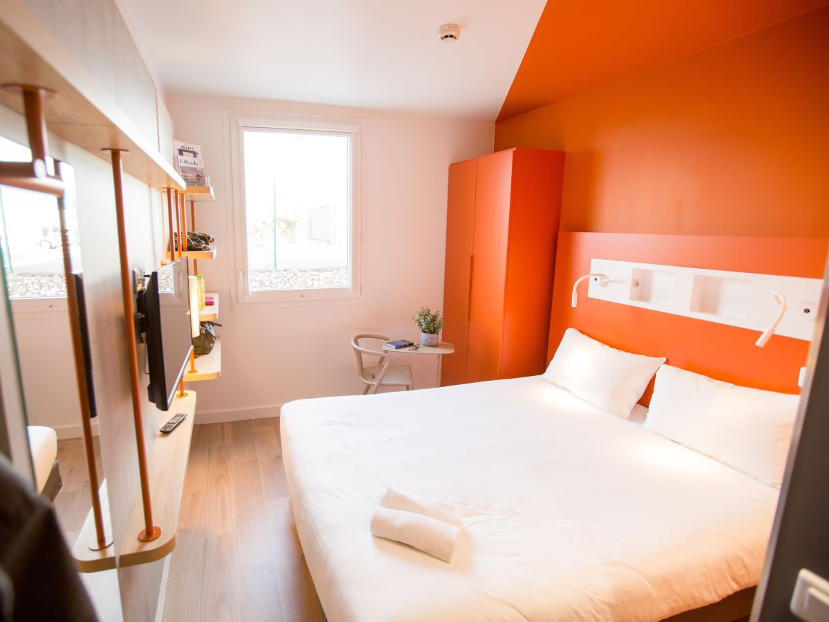 ALMODOVARcherbourg-hôtel-ibis-budget-04