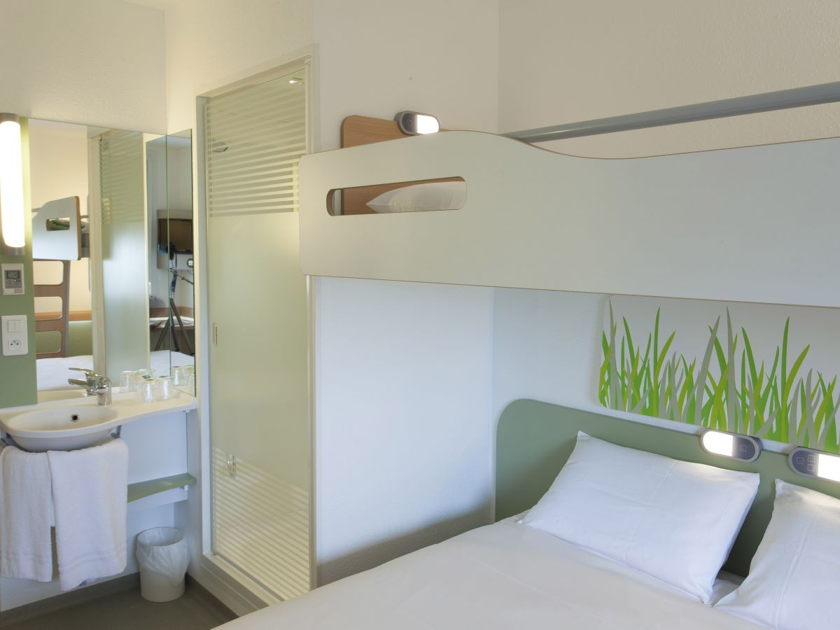 ALMODOVARcherbourg-hôtel-ibis-budget-05