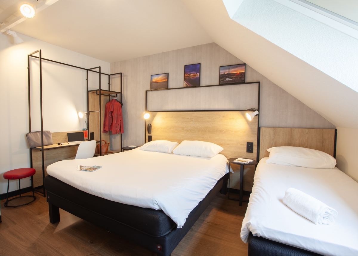 ALMODOVARcherbourg-hôtel ibis- chambre-famille-02