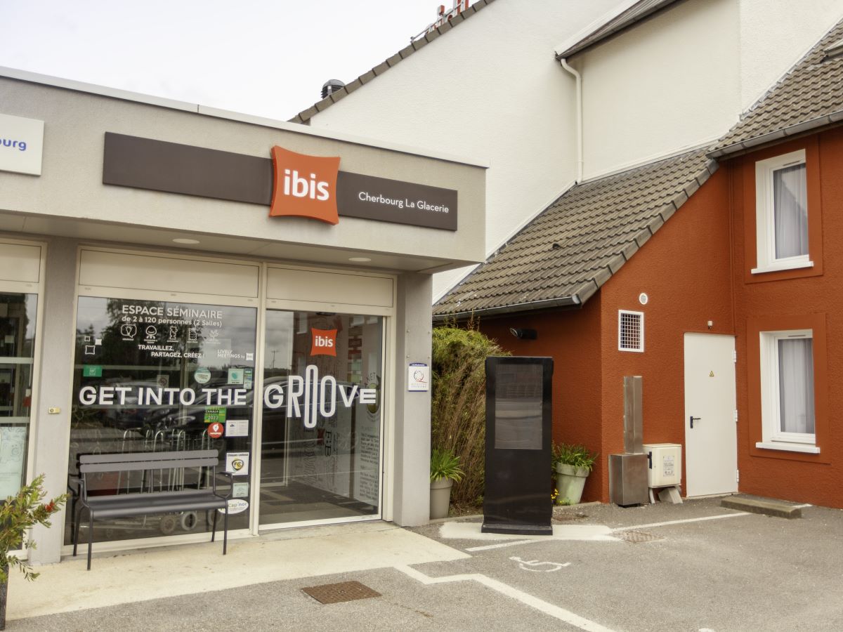 ALMODOVARcherbourg-hôtel ibis-ext-08