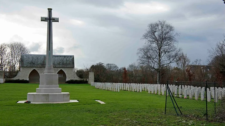 Cimetière britannique d'Hermanville-sur-Mer - Croix du Sacrifice