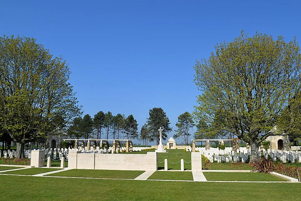 Cimetière Militaire Britannique de Bazenville