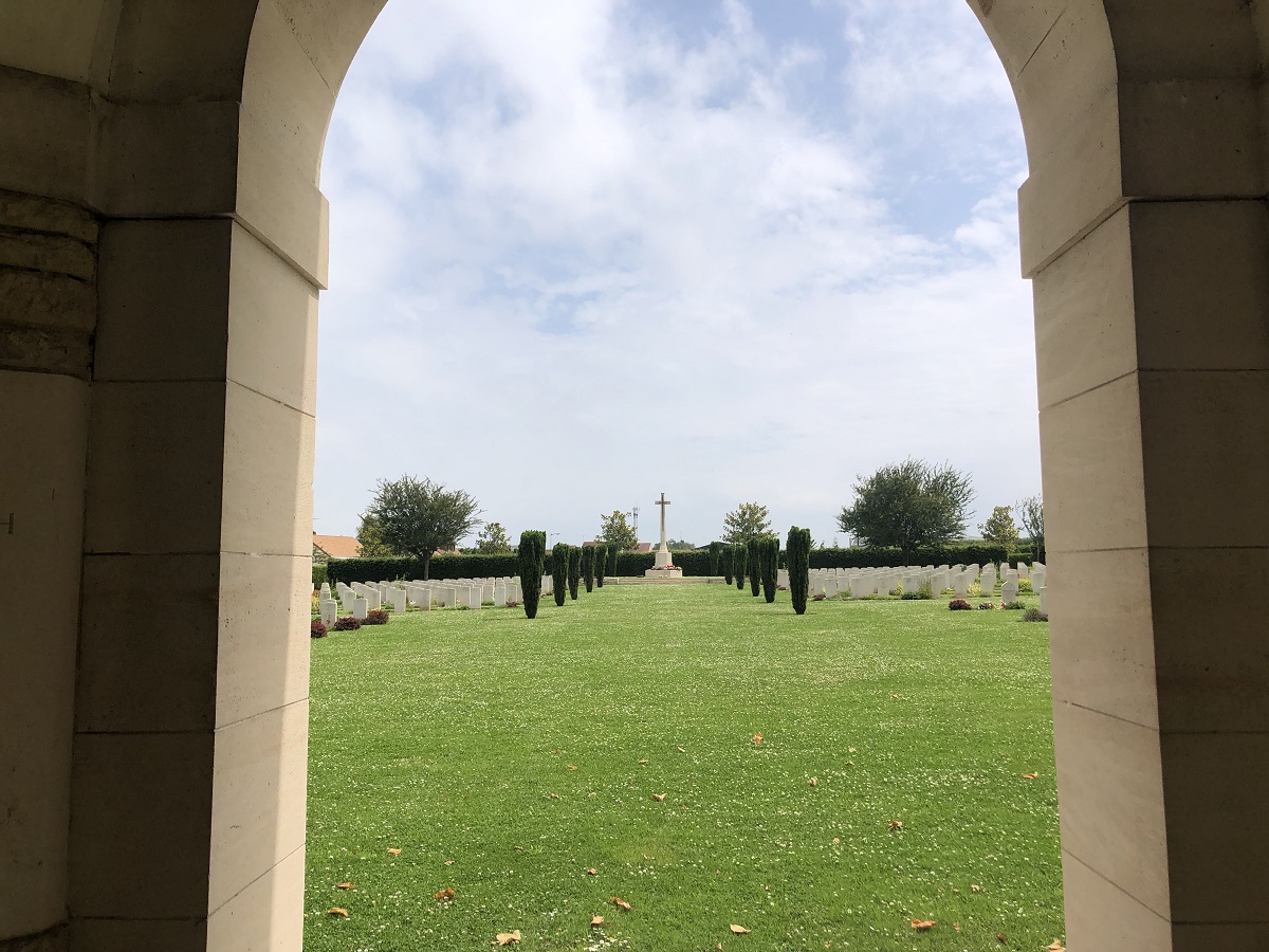 Mathilde LELANDAIScimetiere-militaire-britannique-douvres-la-delivrande-credit-mathilde-lelandais (2)