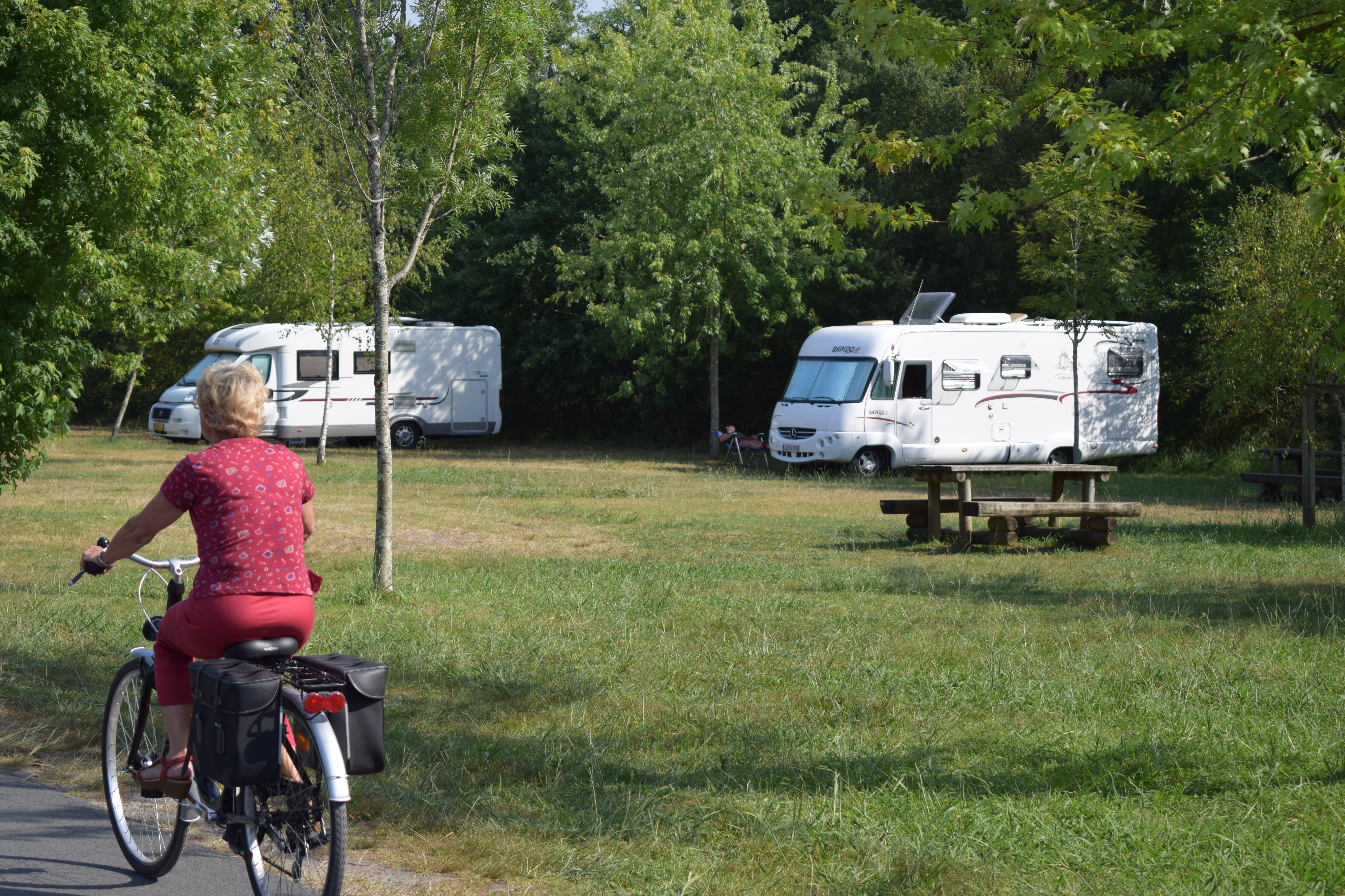 CLNTCLNT---LEON---Aire-de-Camping-Cars--1-