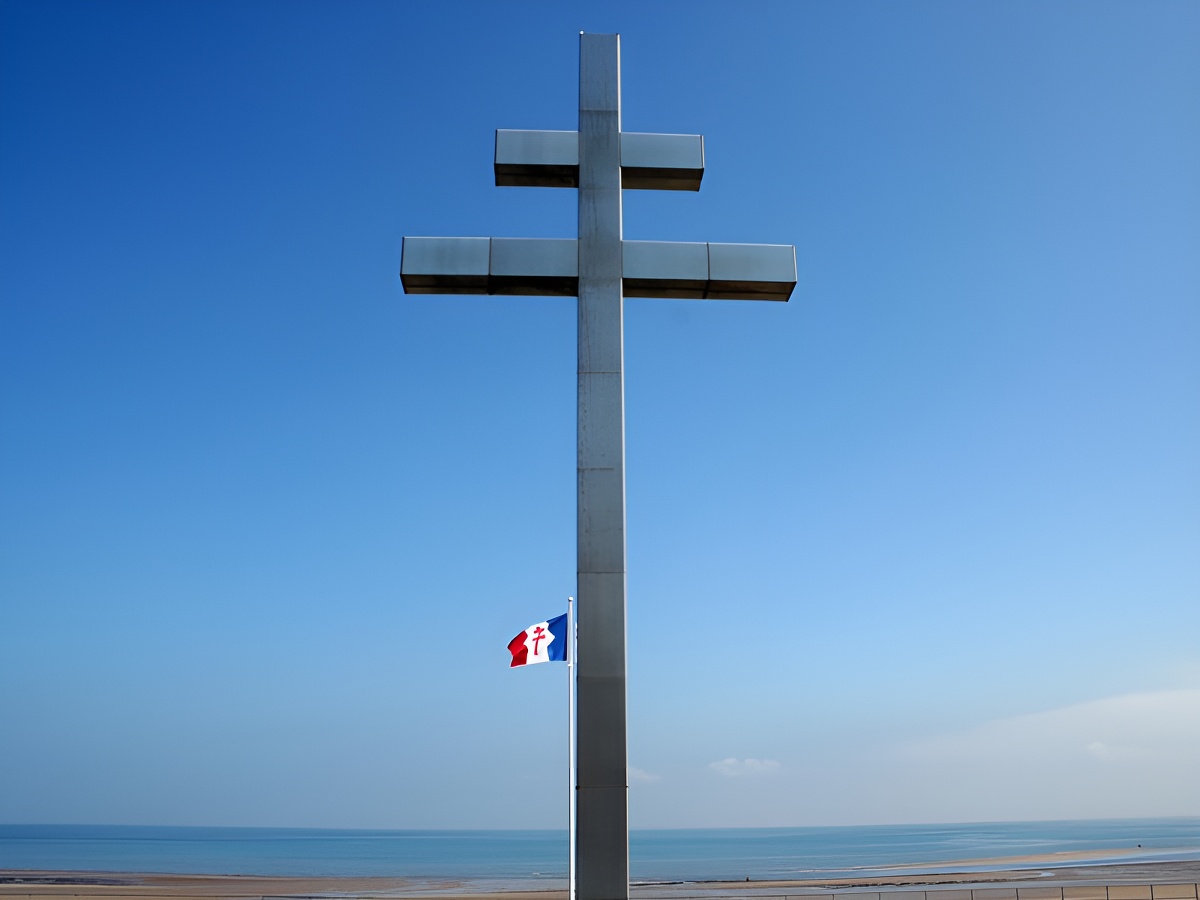 Calvados TourismeCOURSEULLES_Croix de Lorraine
