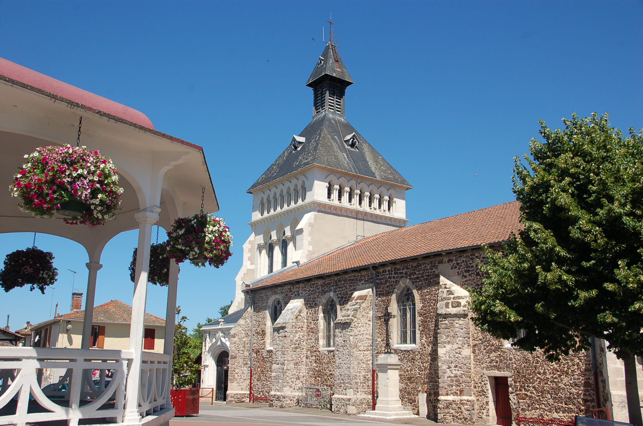 marie francoise nadauEglise de Parentis en Born