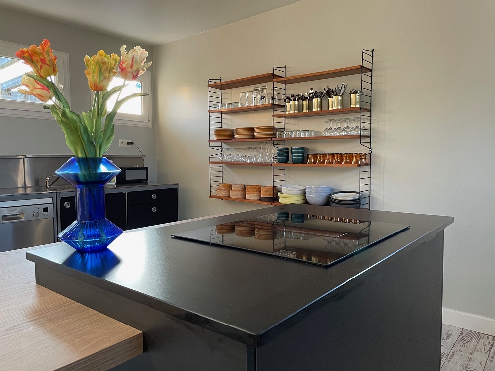© Petite couronneCuisine-salle-poolhouse-La-Petite-Couronne-Ecolodge