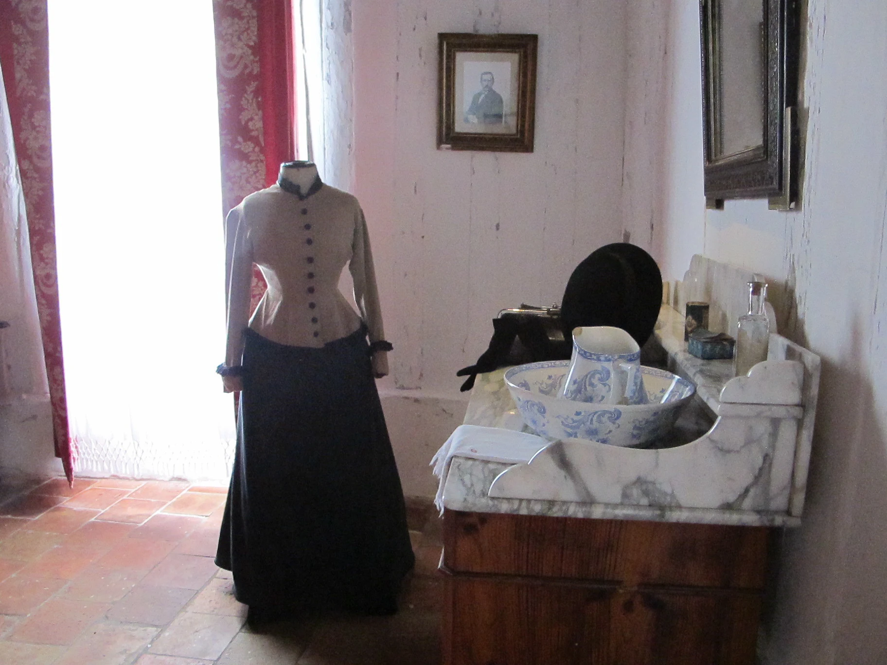 Détails de la chambre des propriétaires - Maison du Maître - Écomusée de Marquèze 01.jpg