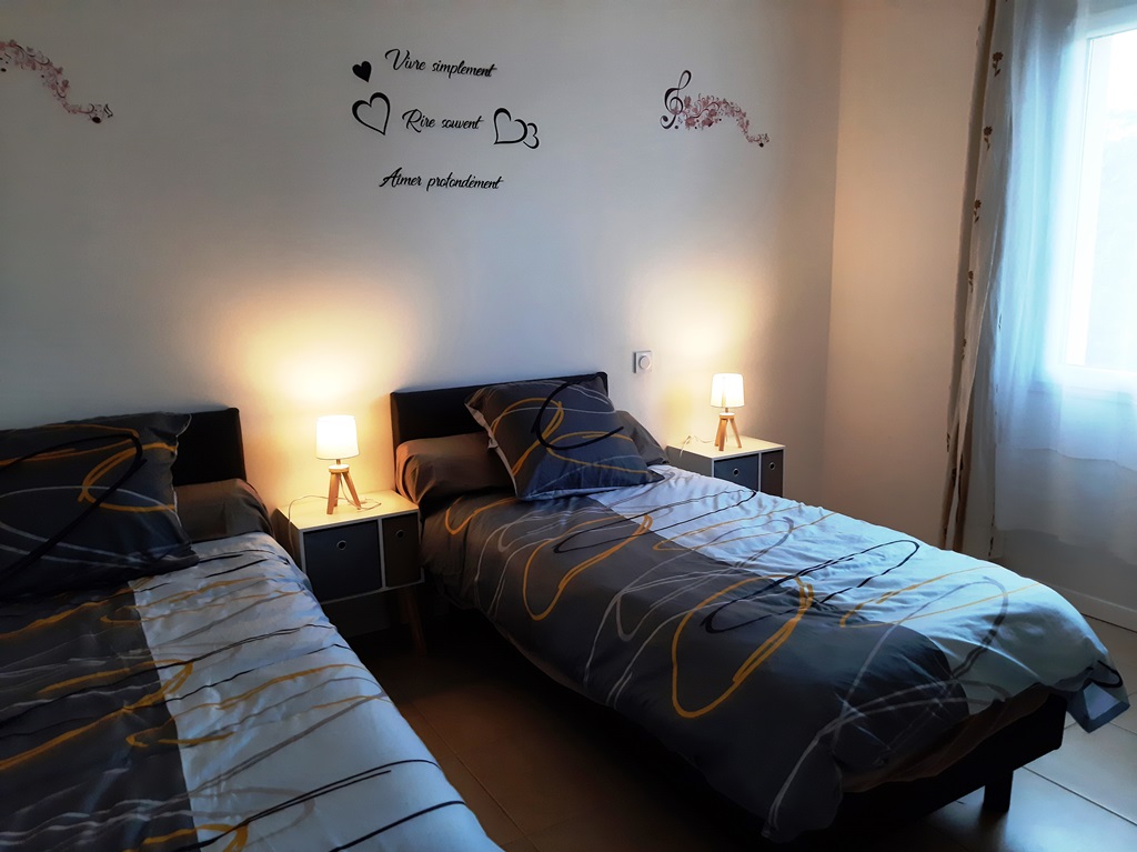 OT Terres de ChalosseDevaux Bidaou - chambre 2lits 1p entrée
