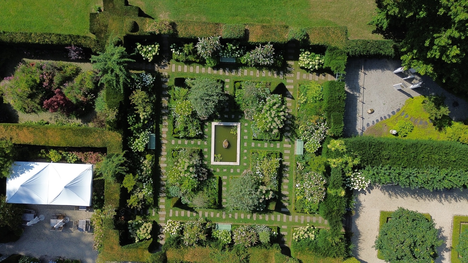Château de BoutemontLe jardin blanc vu du ciel