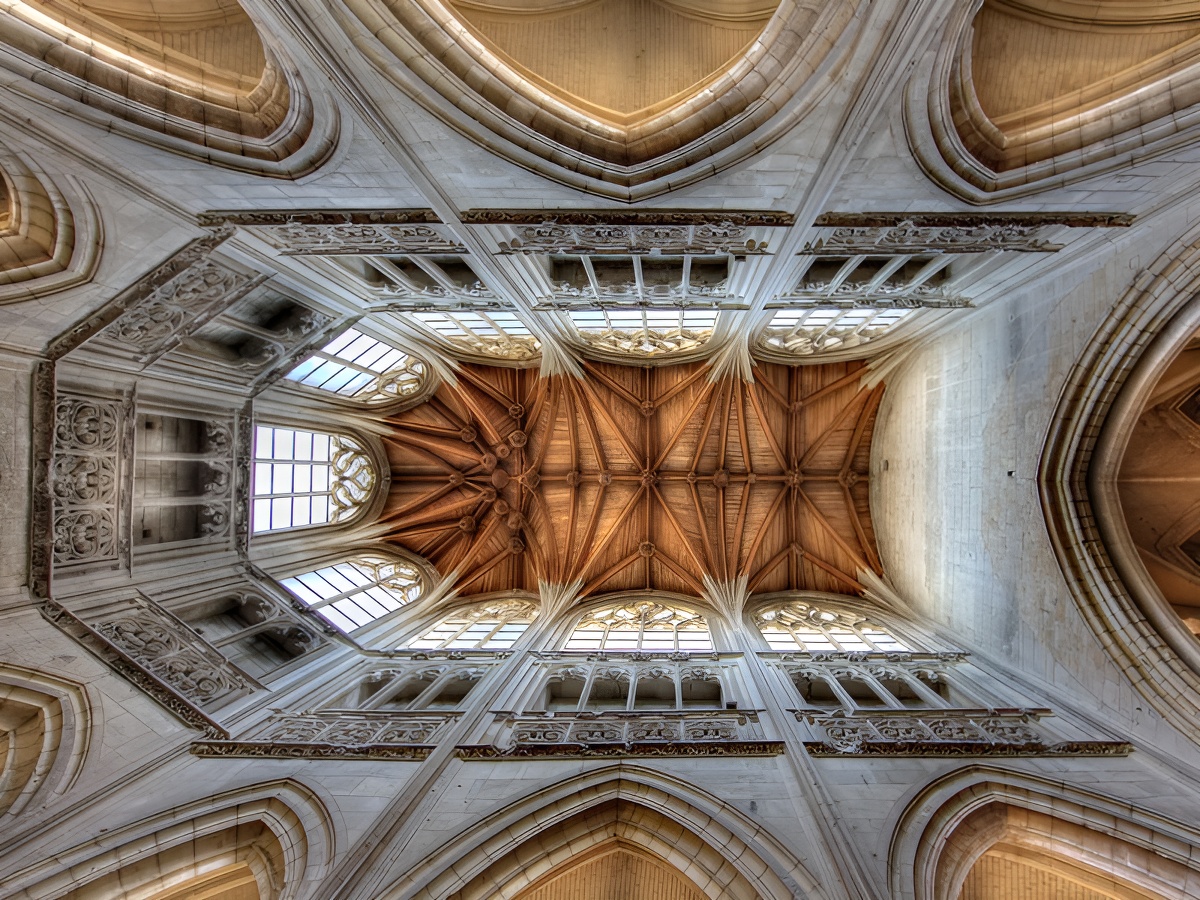 J. BasileIntérieur de l'eglise de la trinite à Falaise