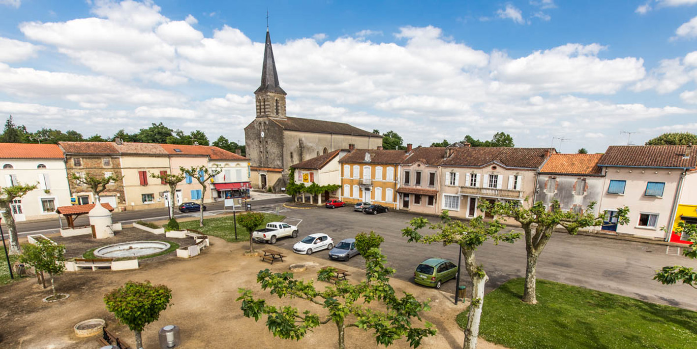 Copyright Studio Cyrille VIDALEglise et place de Cazères