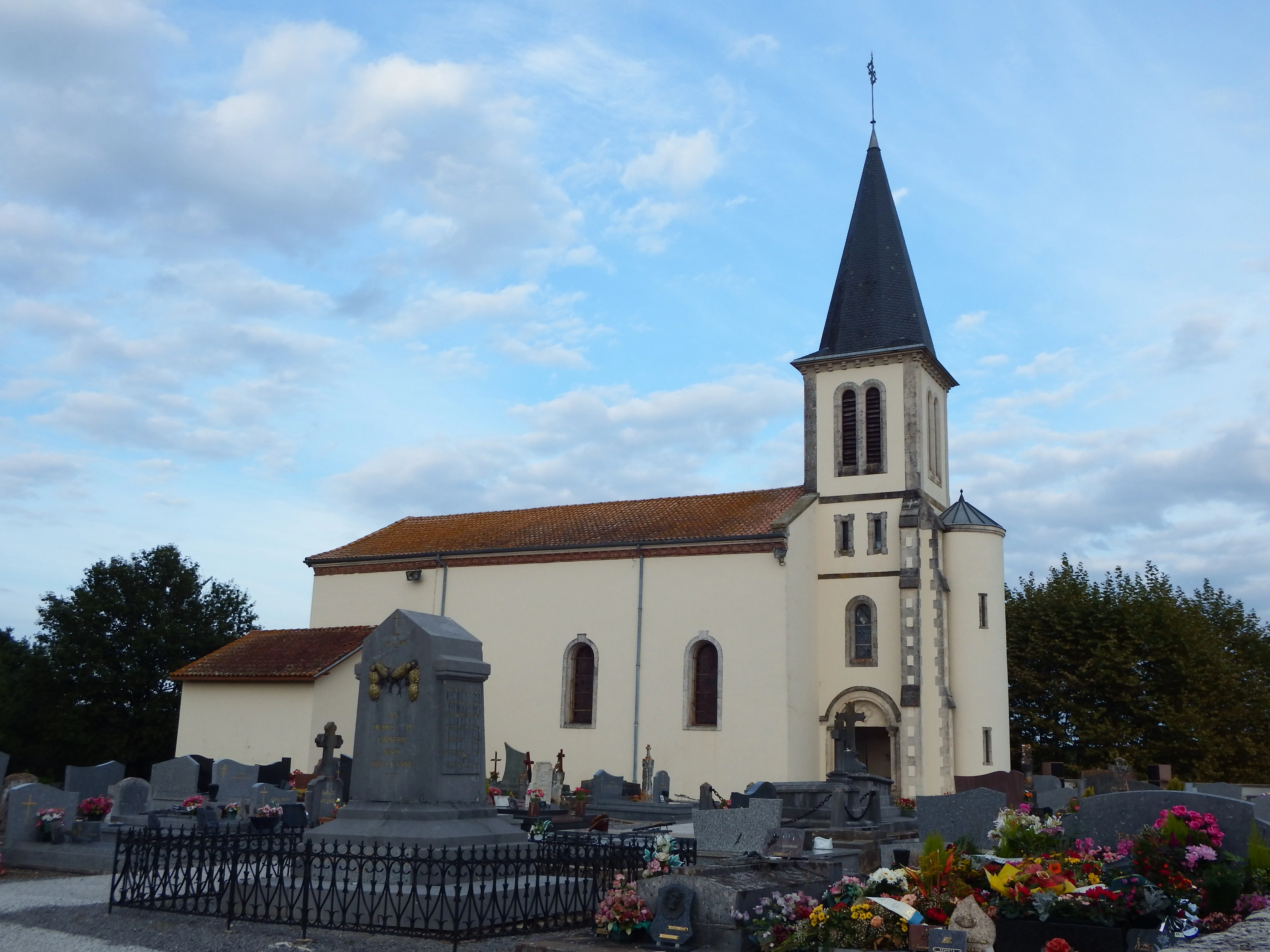 Eglise Ste Eugenie Candresse.JPG