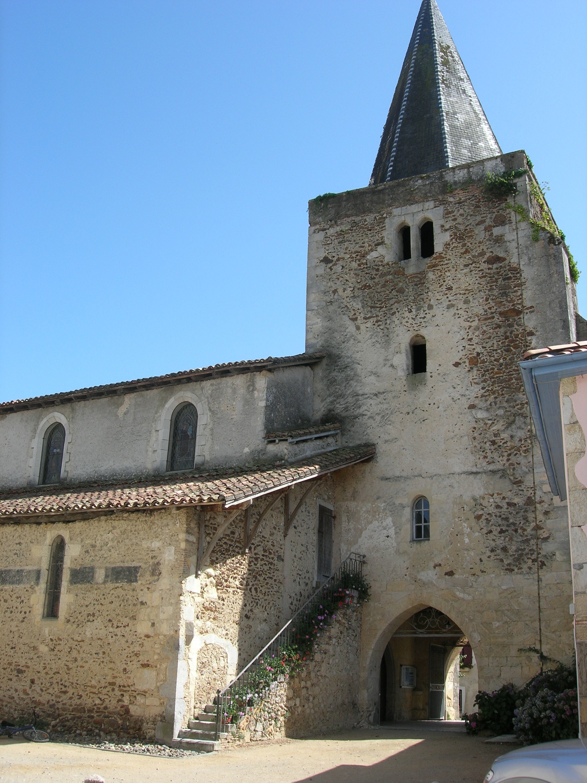 OT des luys2019_AMOU_Extérieur église