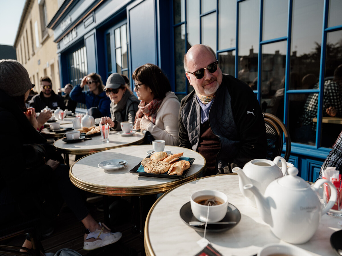 Marie Anais ThierryEn_terrasse__Sables_d_Asnelles_-_Marie-Anais_Thierry-Marie-Anais_Thierry-22218-1600px