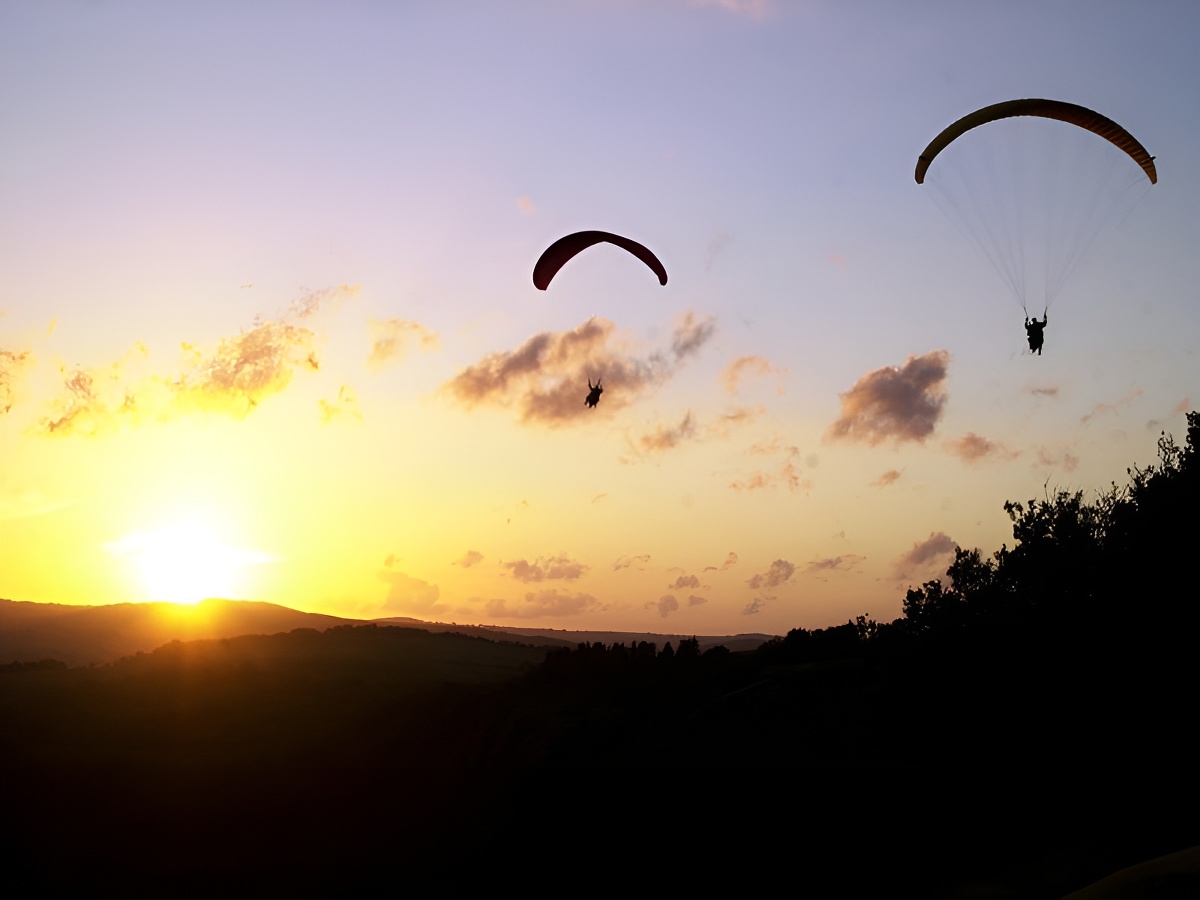 © Plaine AltitudeEn vol à deux parapente normandie saint omer