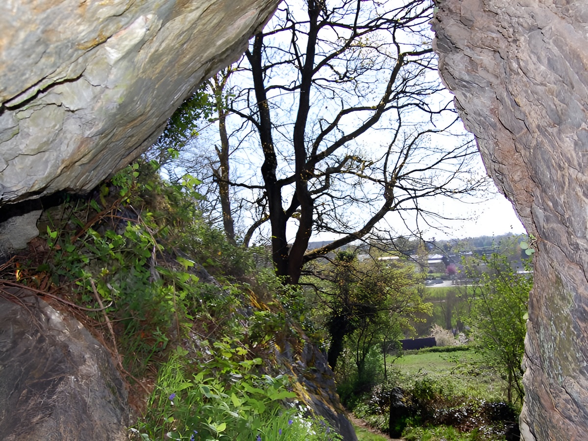 © Calvados Tourismeescalade_mont_myrrha_falaise_suisse_normande_normandie(2)