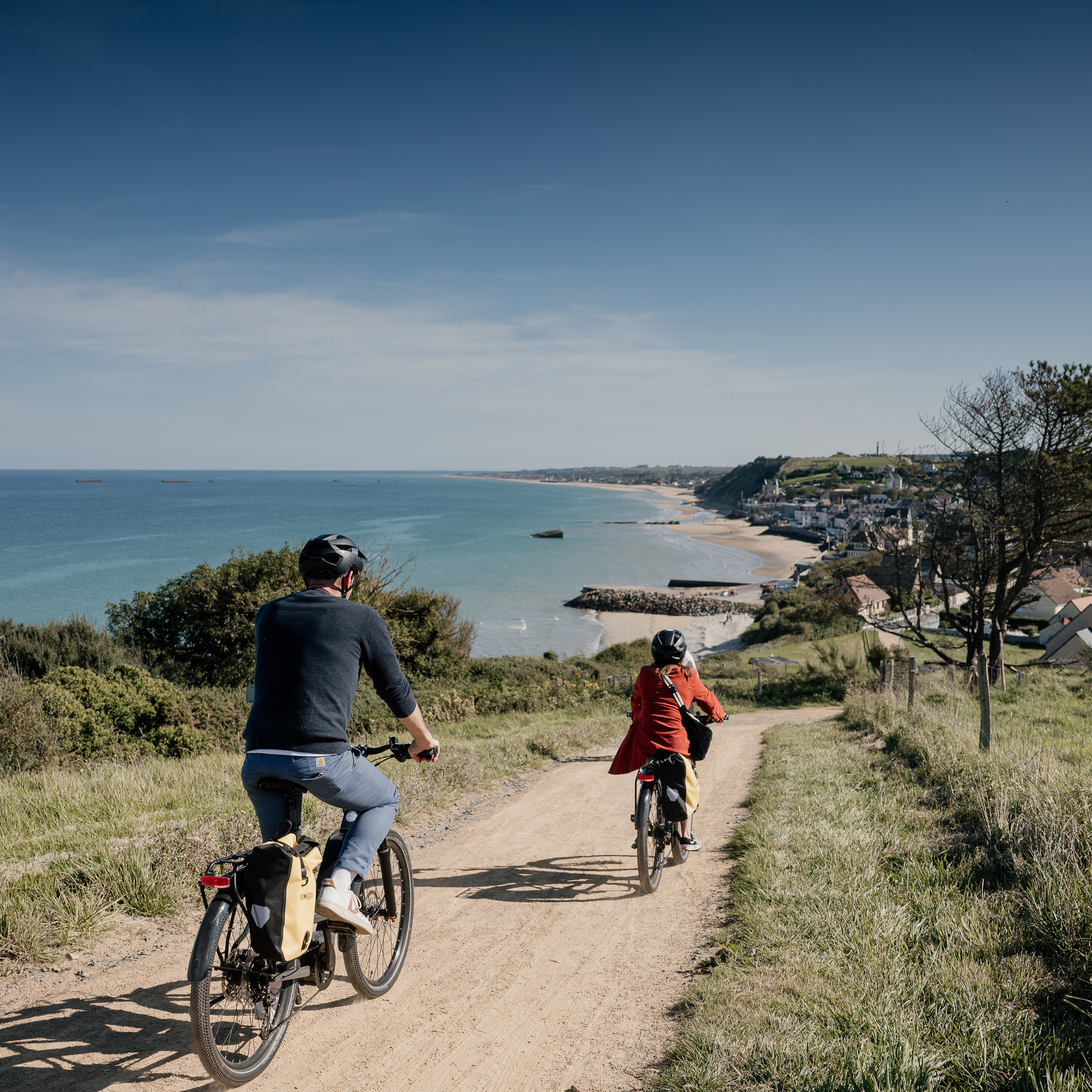 Marie-Anais_ThierryExperience_balade_gourmande_a_velo__vue_sur_Arromanches_-_Marie-Anais_Thierry-Marie-Anais_Thierry-25892