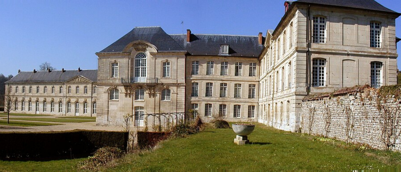 facade Abbaye Notre-Dame du Bec de Bec-Hellouin